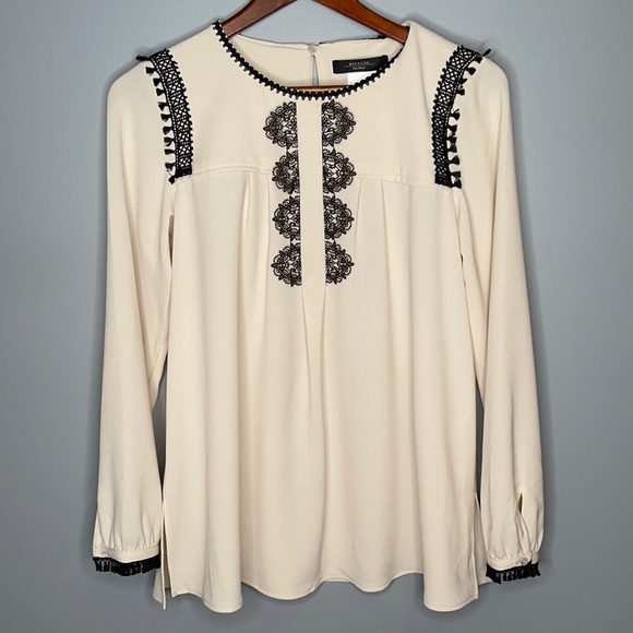 MaxMara Tops - Weekend MaxMara cream with contrast black lace and tassels textured blouse Sz 4